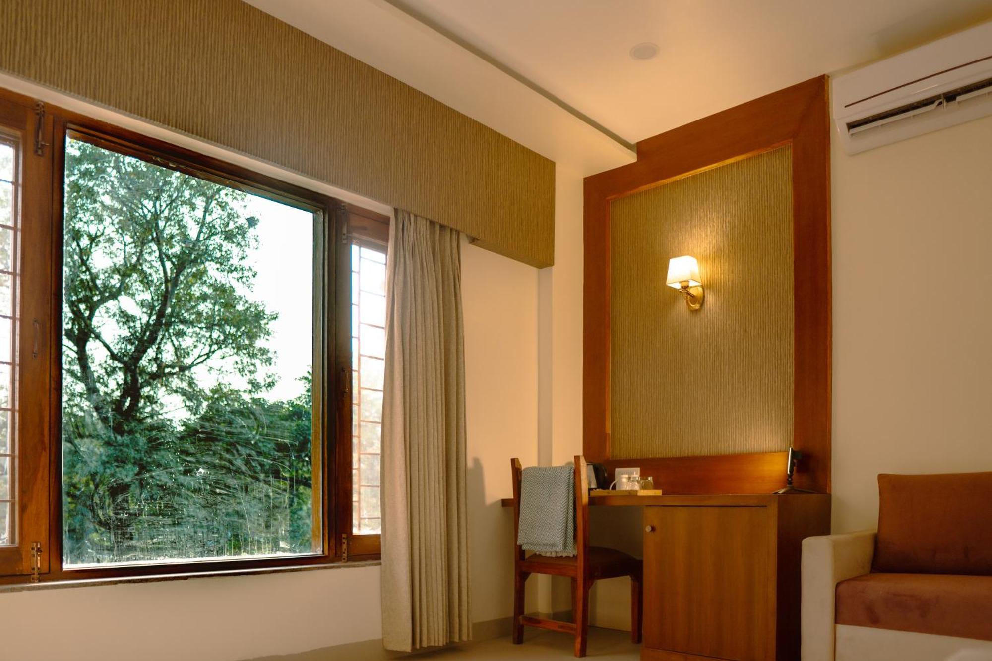 Hotel Ananda Kashi Varanasi Exterior photo