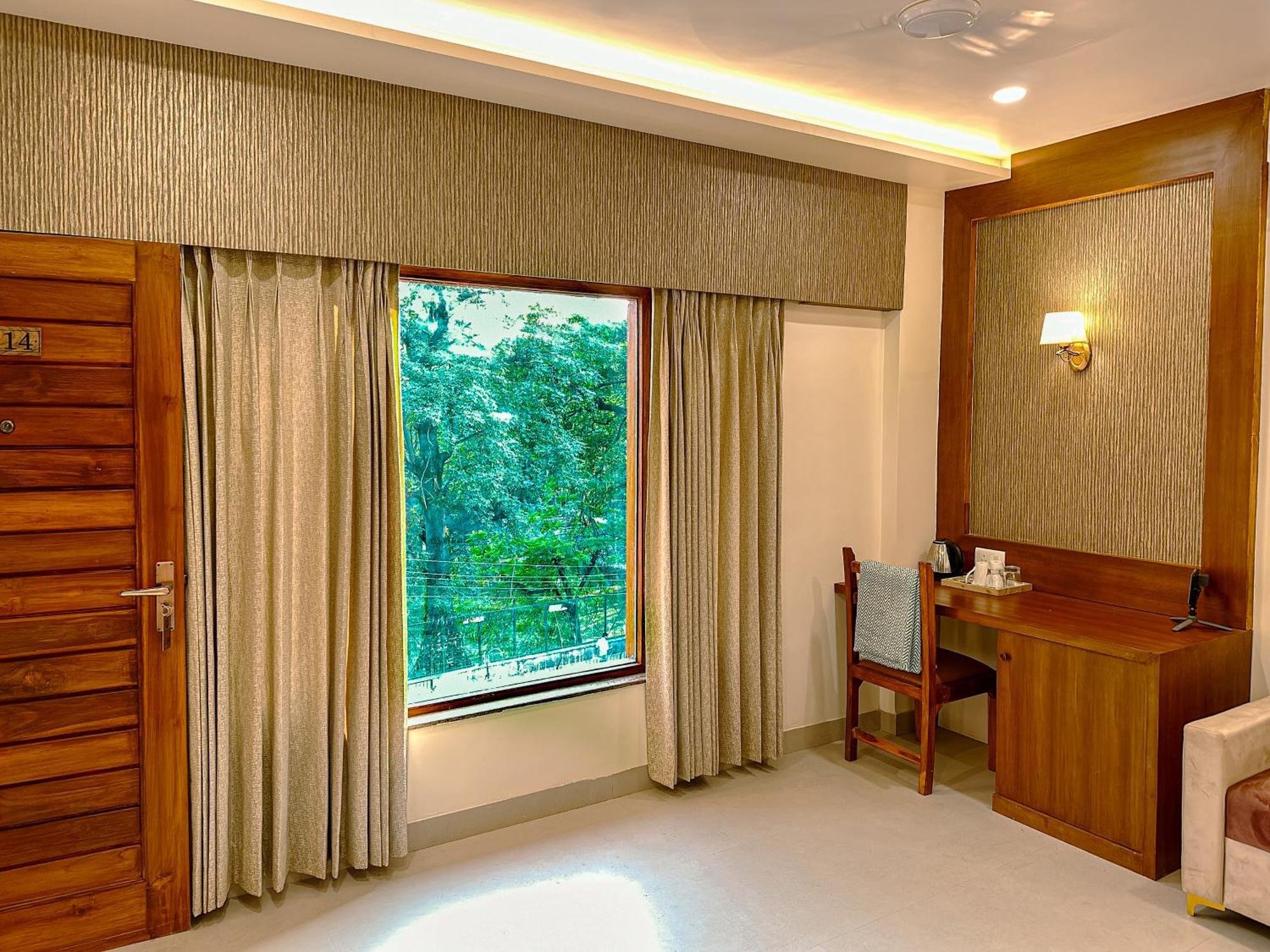 Hotel Ananda Kashi Varanasi Exterior photo